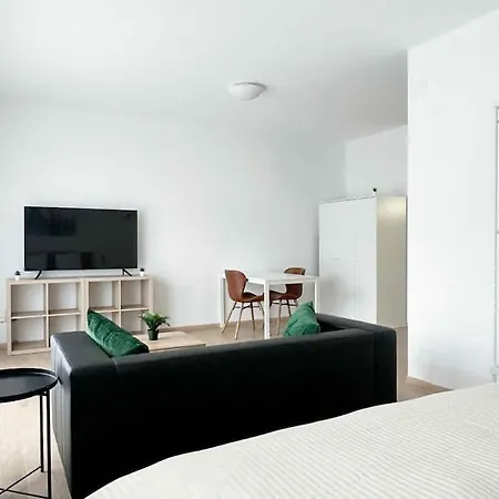 Cozy With Garage Apartment *
